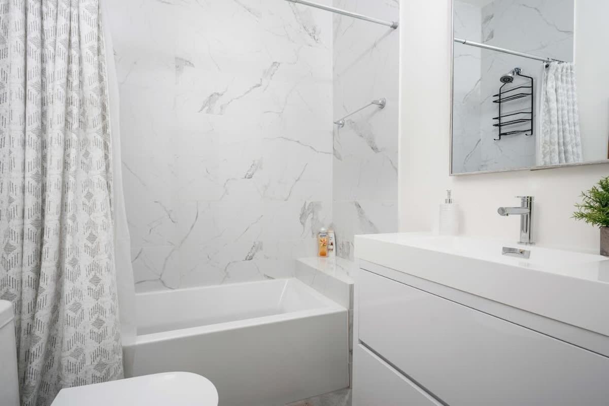 Spacious 2br Near Uoft And College
