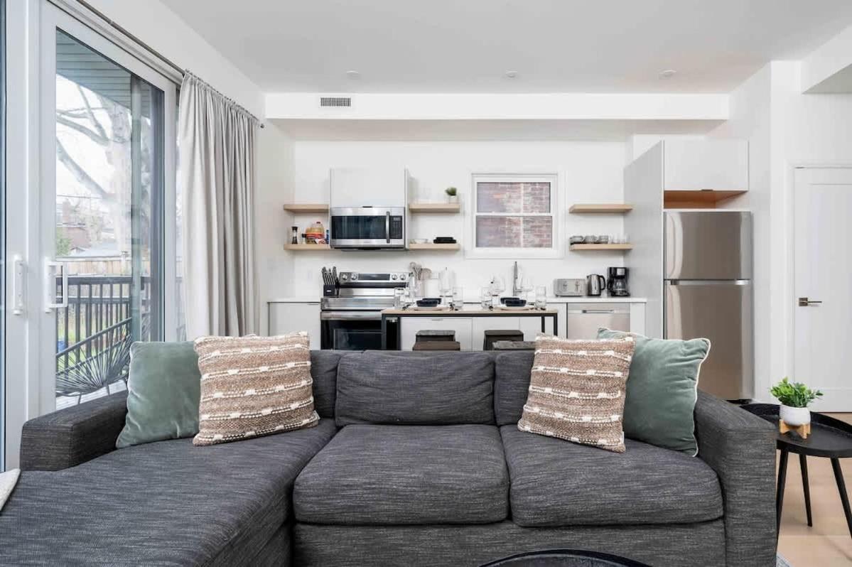 Spacious 2br Near Uoft And College *