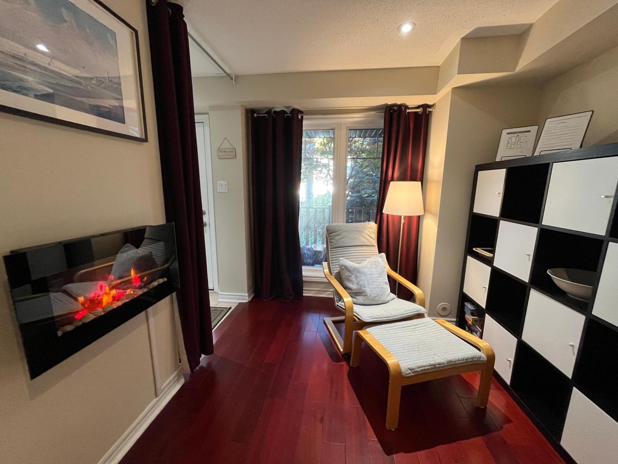 Stunning In Townhouse Across The Homestay