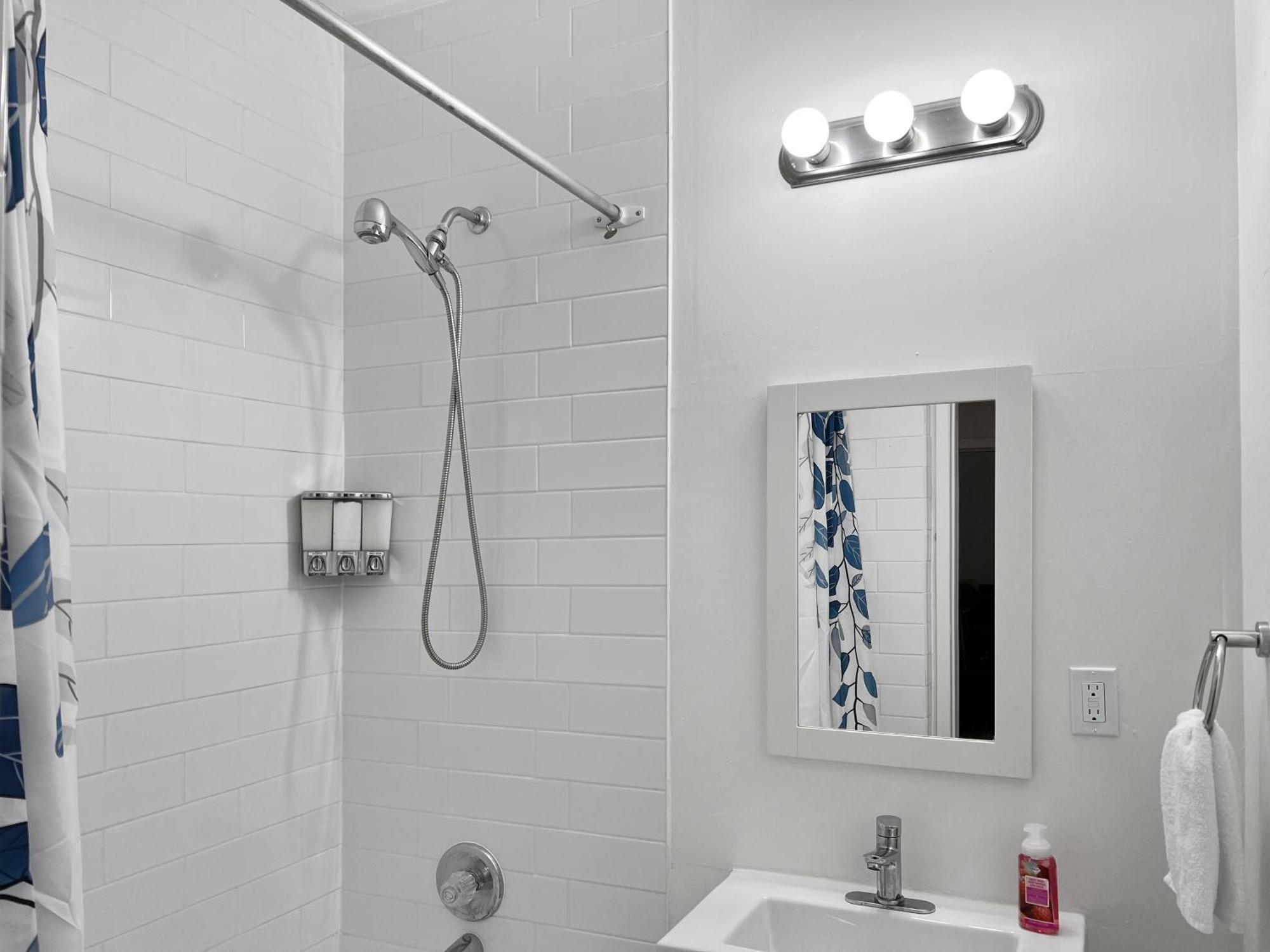 Apartment Cozy 2 Bedroom + 2 Bathroom *