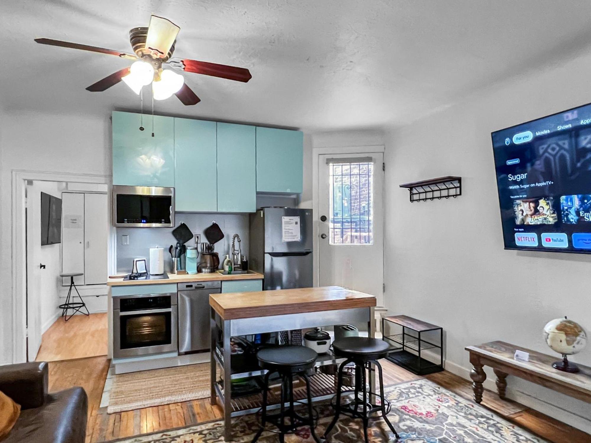 Apartment Cozy 2 Bedroom + 2 Bathroom Toronto