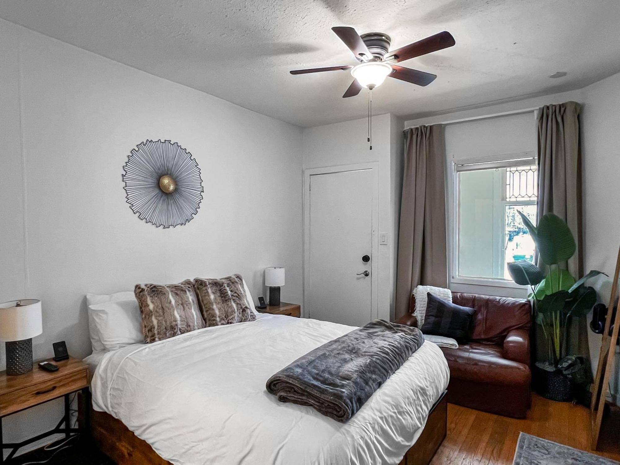 Cozy 2 Bedroom + 2 Bathroom *