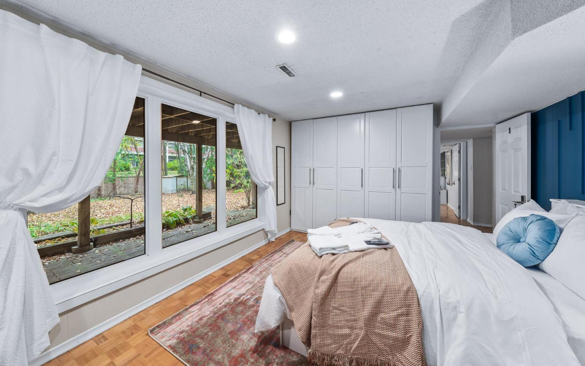Holiday home Spacious Bedroom With Garden View, Fridge, Workspace *