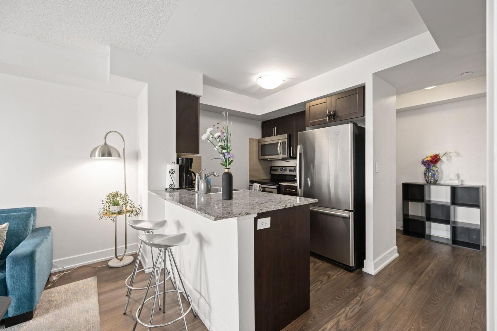 Luxury 2bdr W Pool, Hot Tub, Sauna & 10m From Airport
