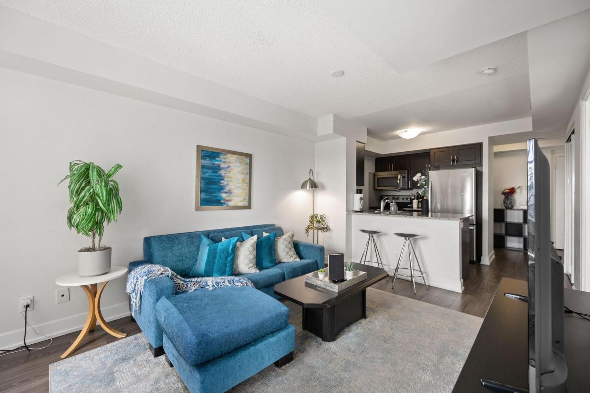 Apartment Luxury 2bdr W Pool, Hot Tub, Sauna & 10m From Airport