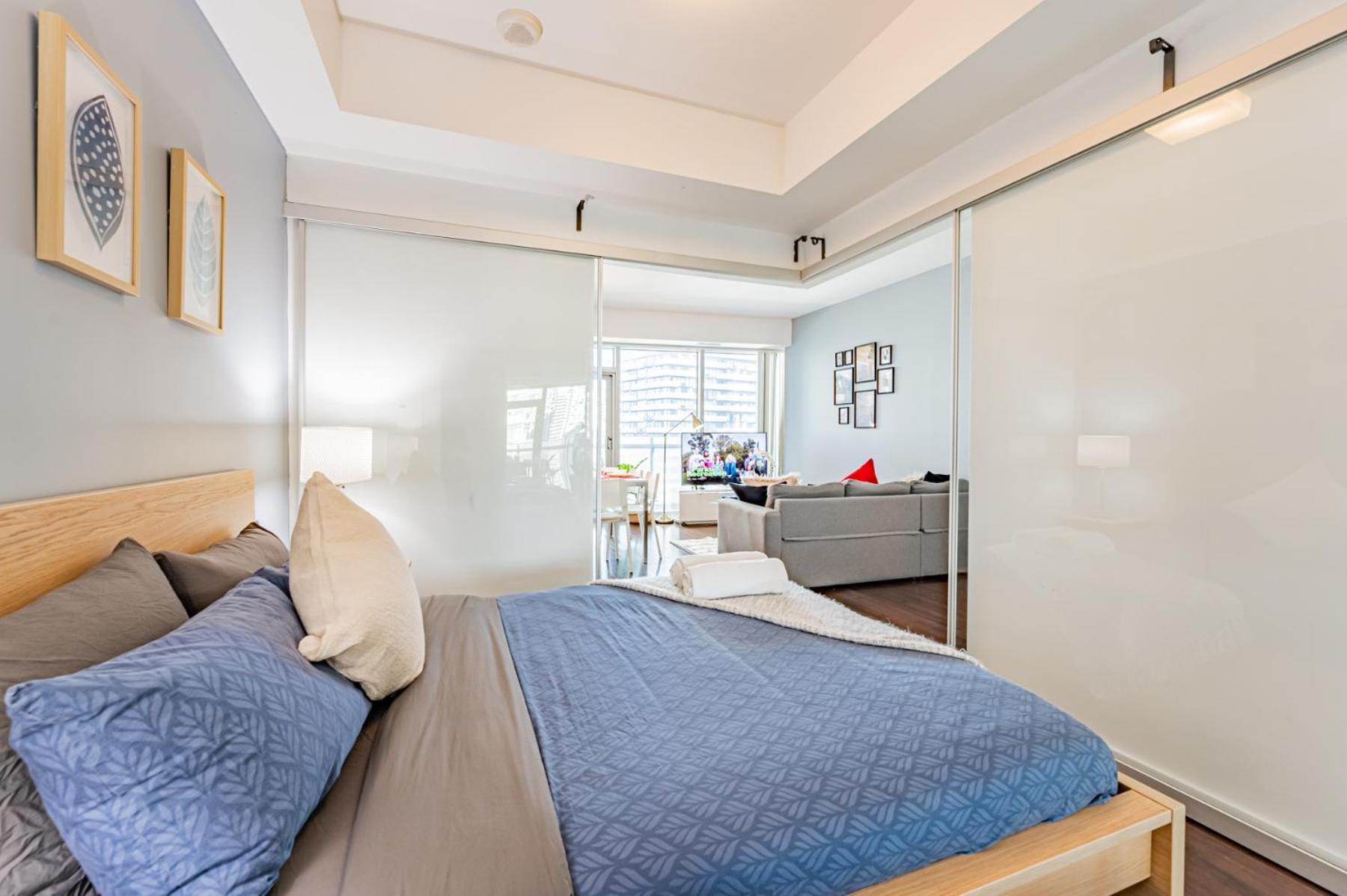 York 5 Apartment Toronto