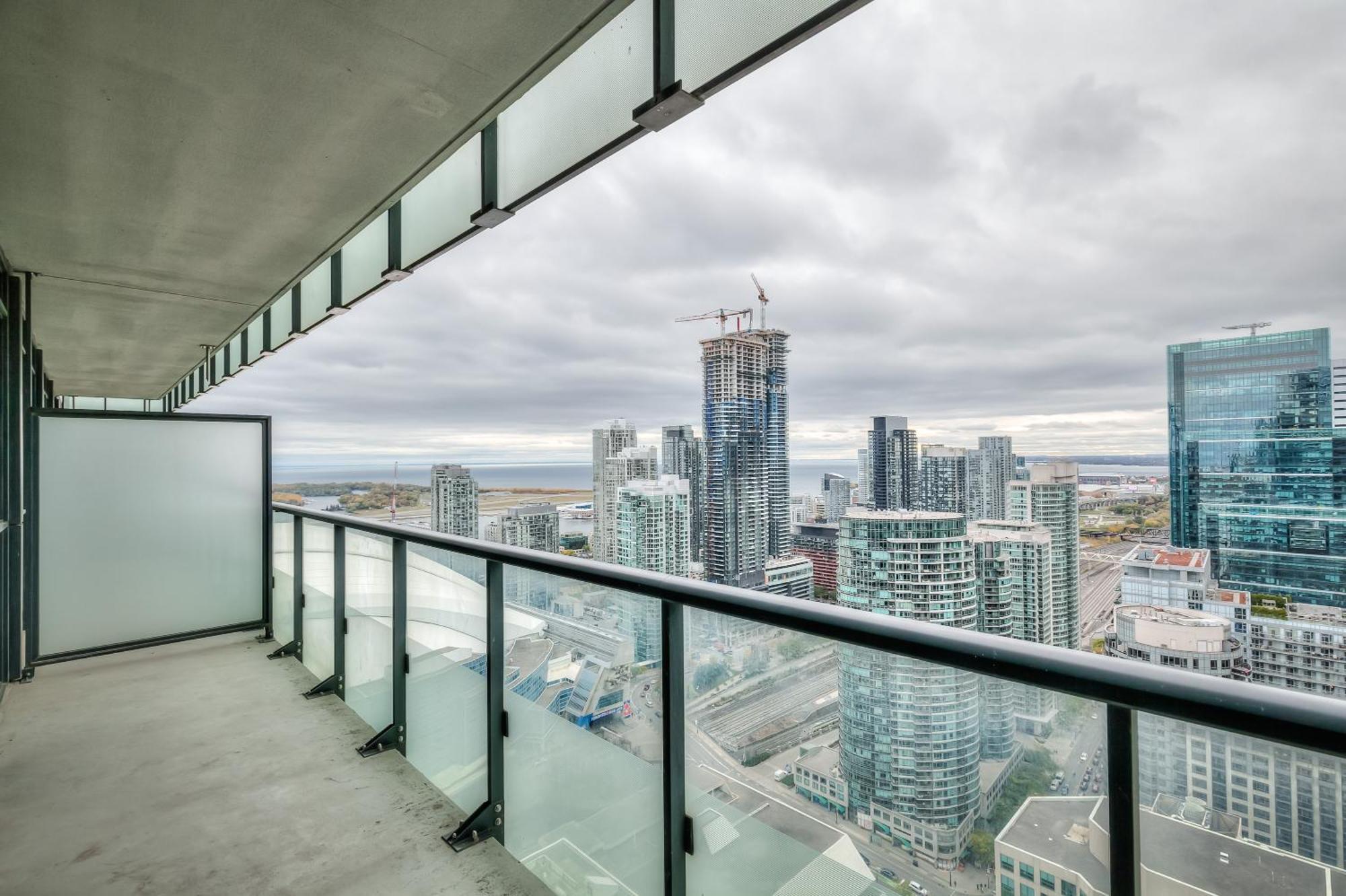 Rivetstays - The Atmos I Apartment Toronto
