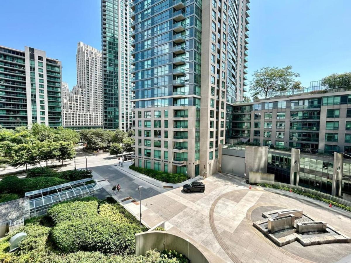 Holiday home Stylish 1br With Balcony, Parking In Down Town Toronto