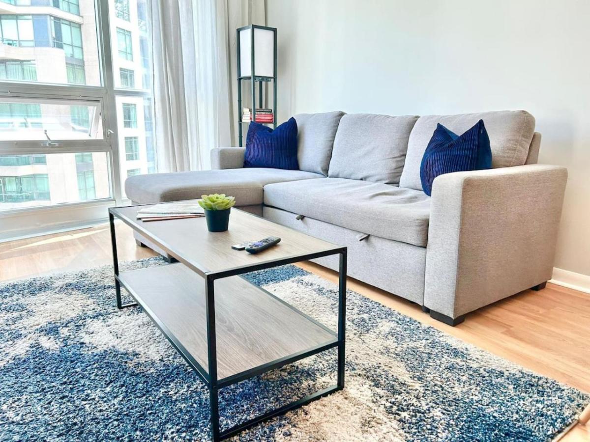 Holiday home Stylish 1br With Balcony, Parking In Down Town Toronto