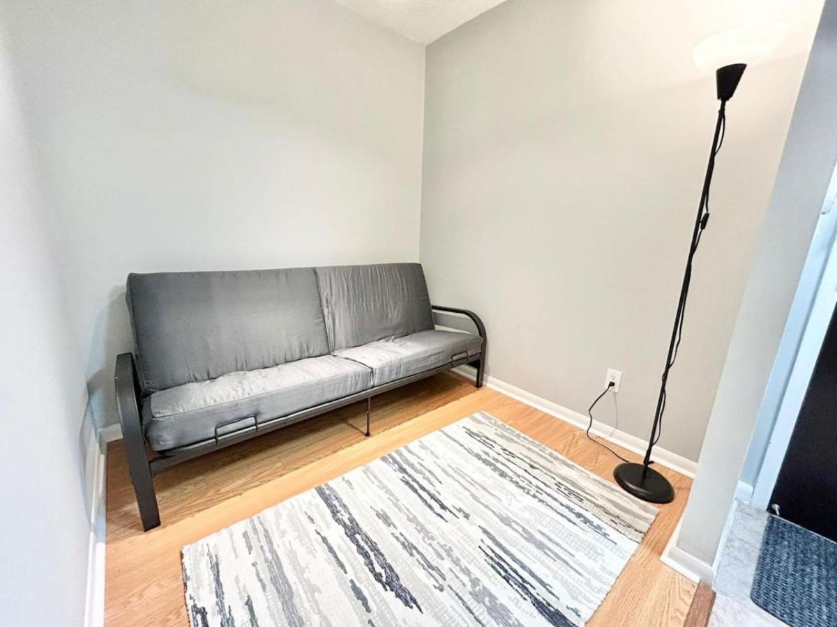 Holiday home Stylish 1br With Balcony, Parking In Down Town Toronto