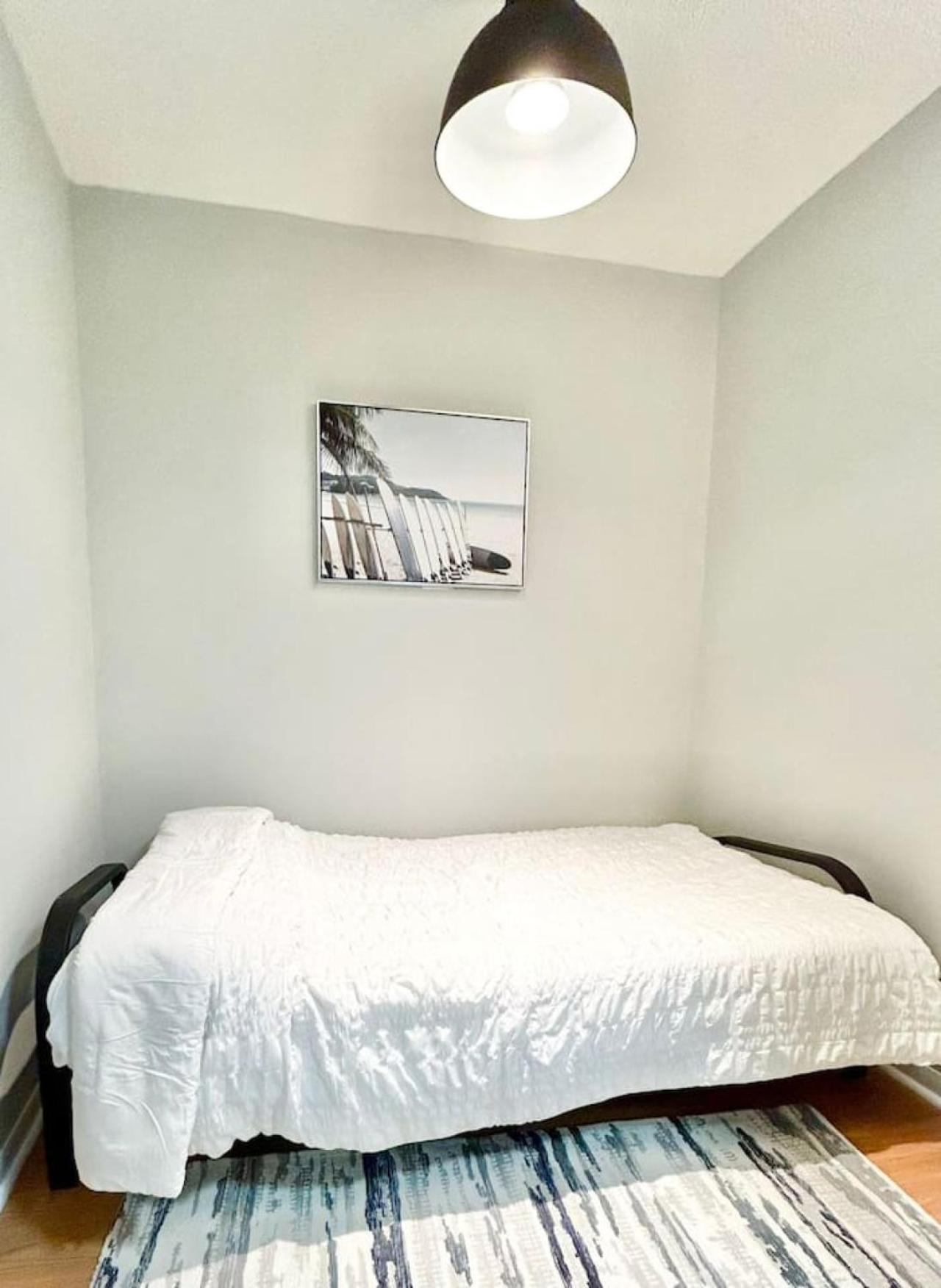 Holiday home Stylish 1br With Balcony, Parking In Down Town Toronto