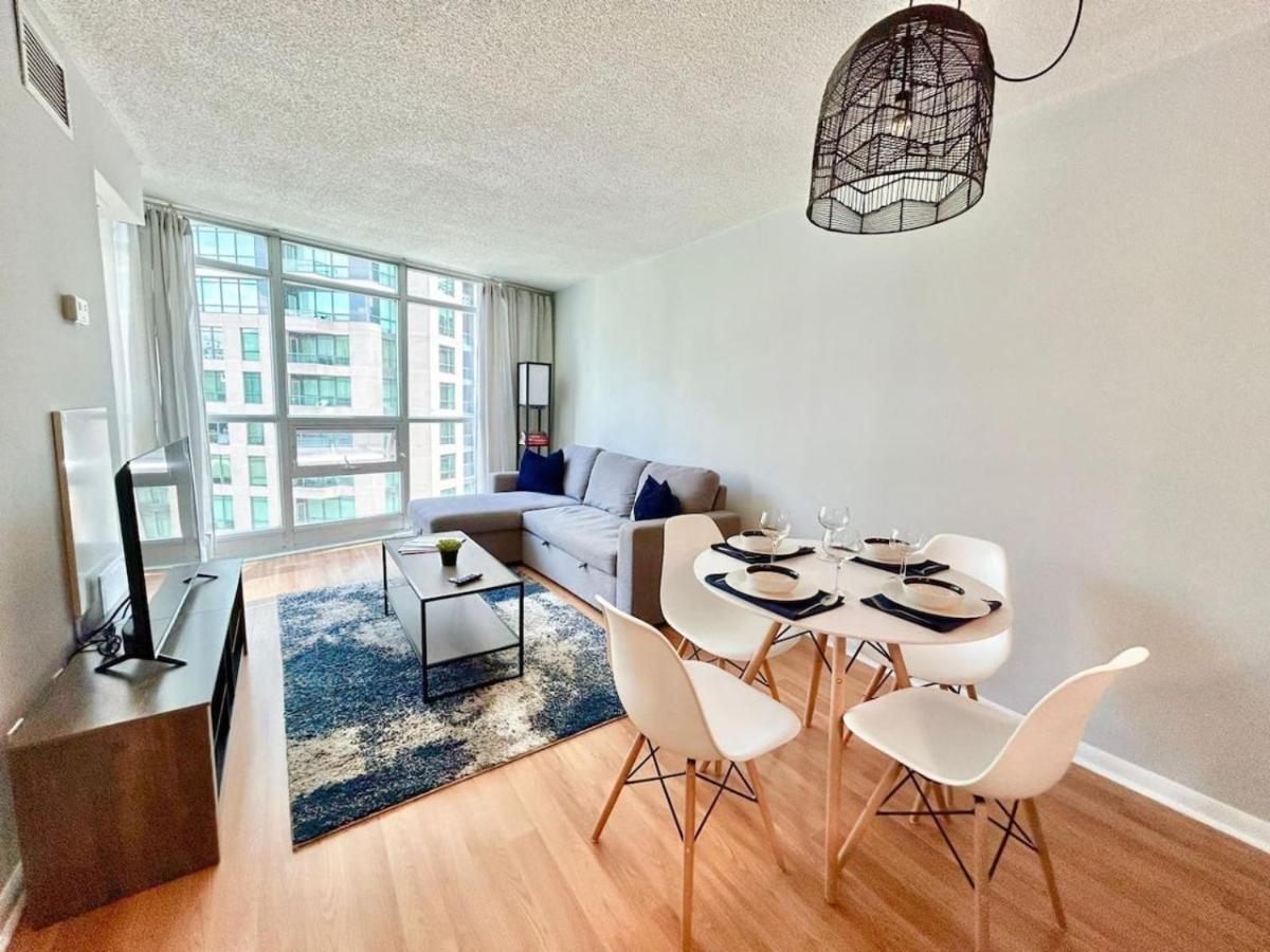 Stylish 1br With Balcony, Parking In Down Town Holiday home Toronto