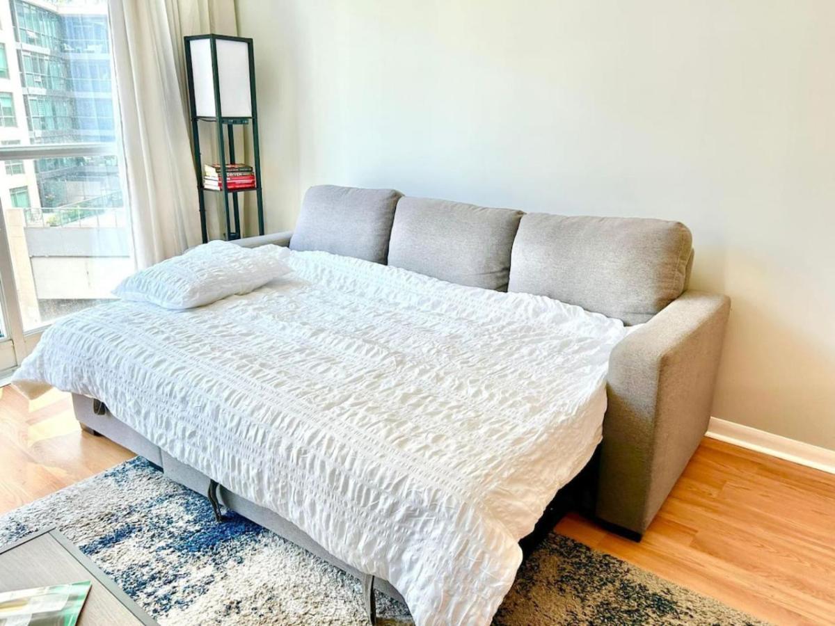Stylish 1br With Balcony, Parking In Down Town Holiday home *