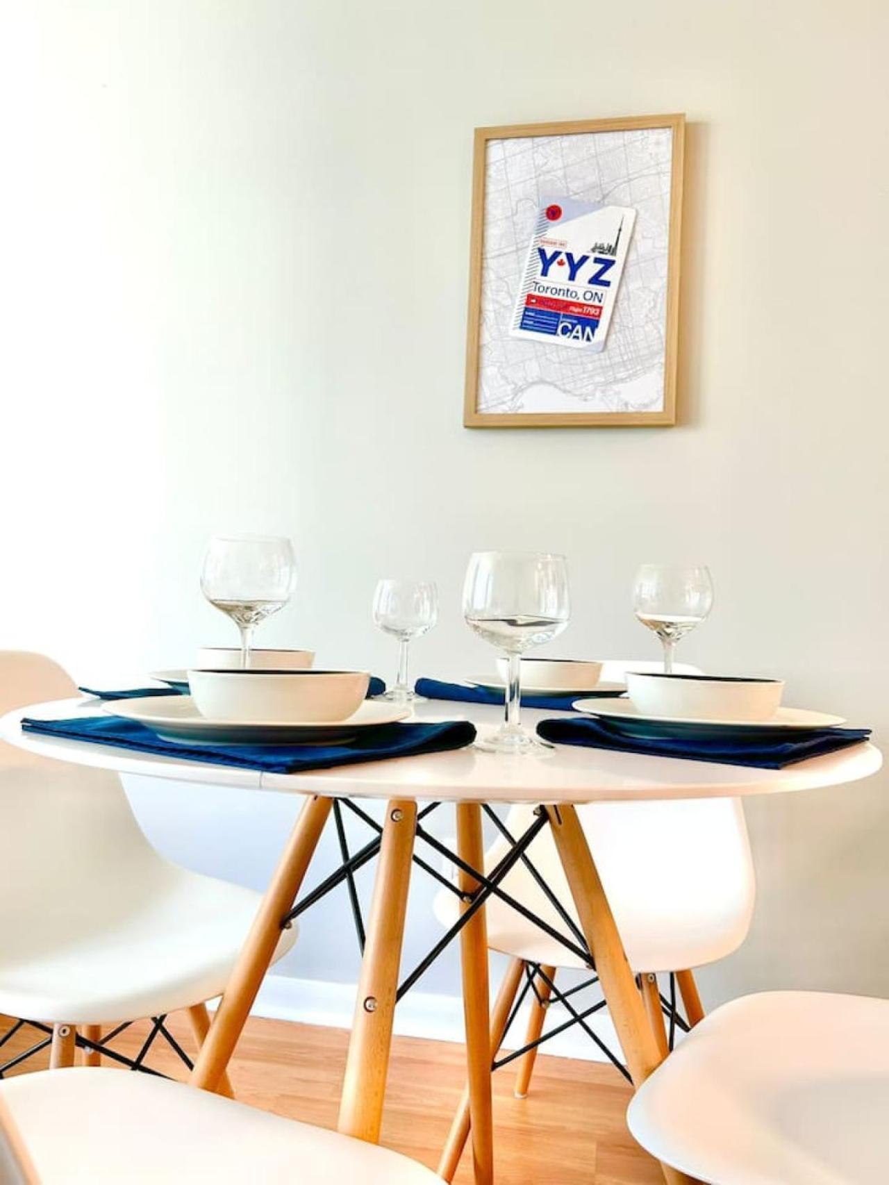 Stylish 1br With Balcony, Parking In Down Town Holiday home *