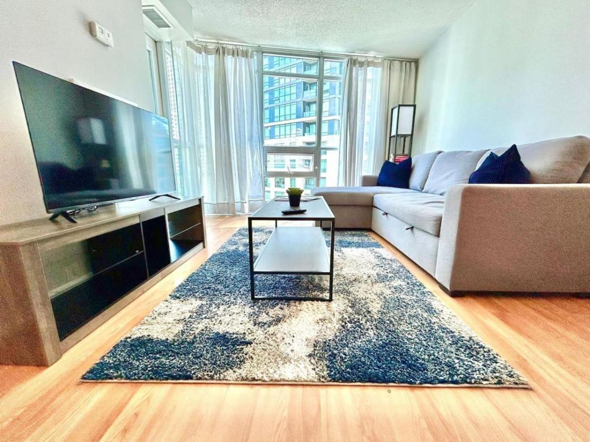 Holiday home Stylish 1br With Balcony, Parking In Down Town Toronto