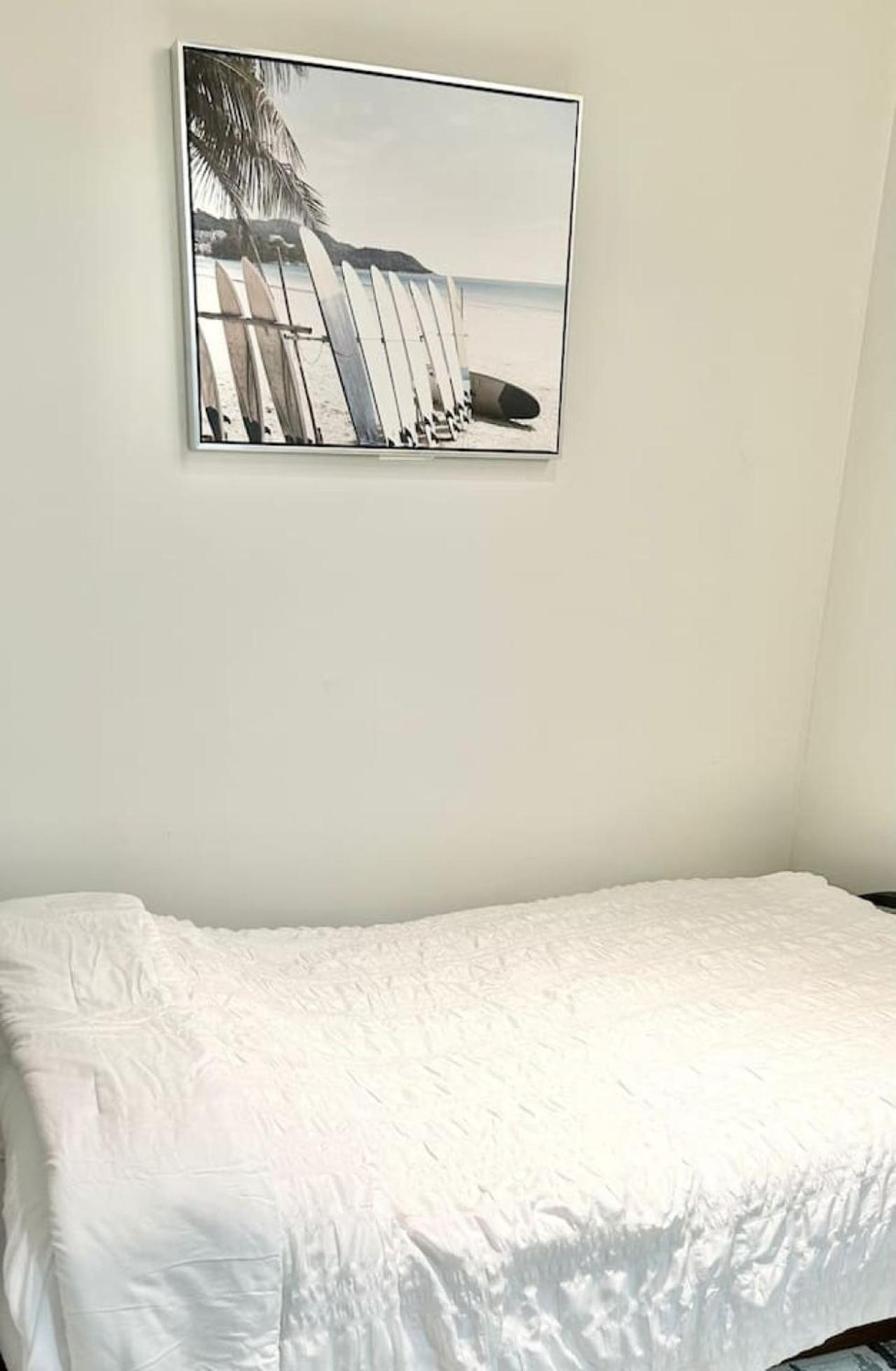 Holiday home Stylish 1br With Balcony, Parking In Down Town