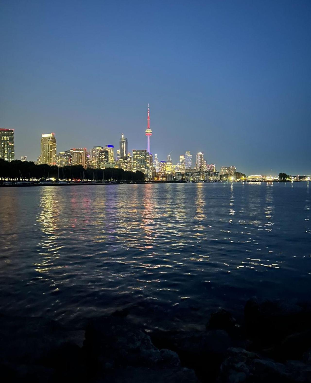 Stylish 1br With Balcony, Parking In Down Town Holiday home Toronto