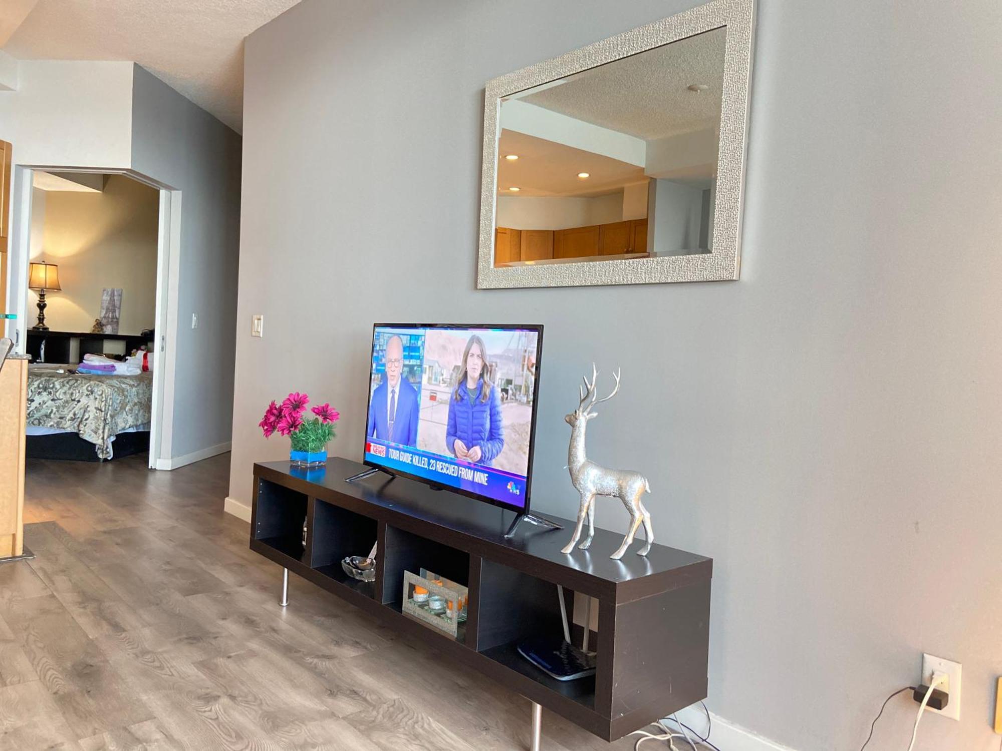 Apartment Lakeside Haven: Harbourfront With Million-dollar Views *