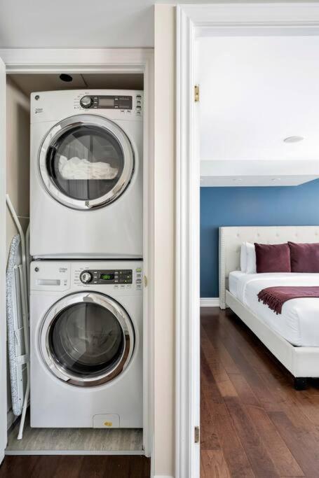 Centrally Located 2 Bd 2 Bth With Parking Toronto
