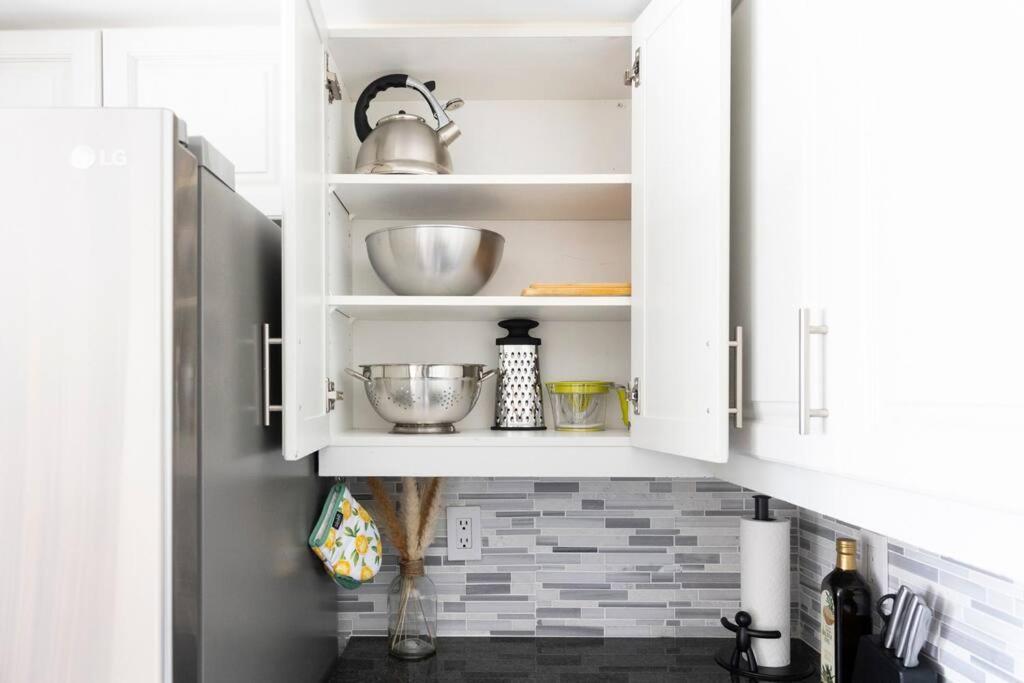 Centrally Located 2 Bd 2 Bth With Parking Toronto