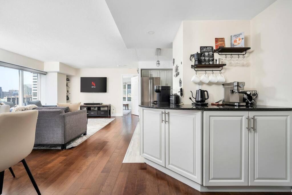 Centrally Located 2 Bd 2 Bth With Parking *