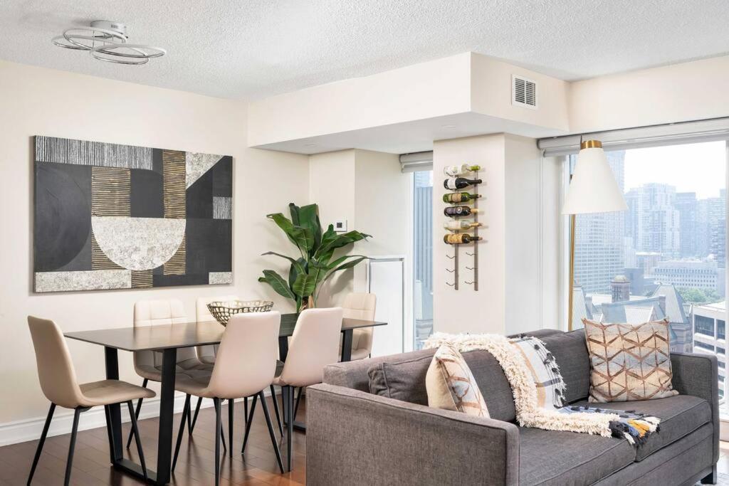 Centrally Located 2 Bd 2 Bth With Parking * Toronto
