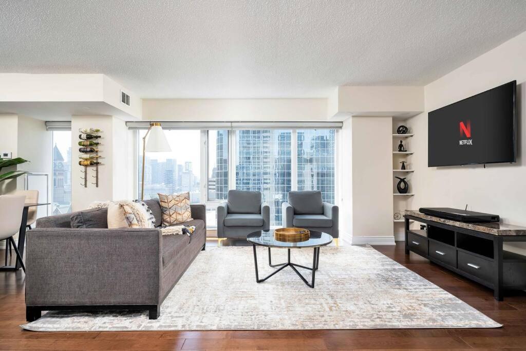 Centrally Located 2 Bd 2 Bth With Parking *