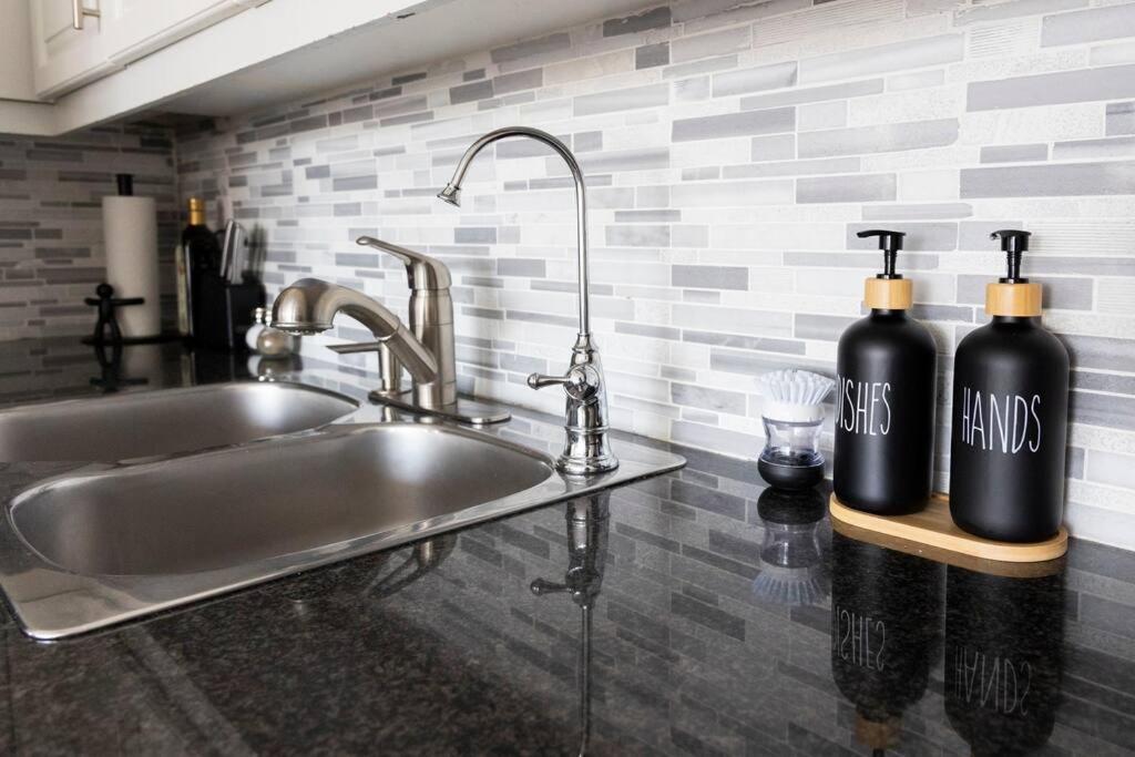 Centrally Located 2 Bd 2 Bth With Parking *