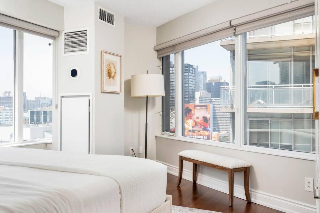 Centrally Located 2 Bd 2 Bth With Parking * Toronto