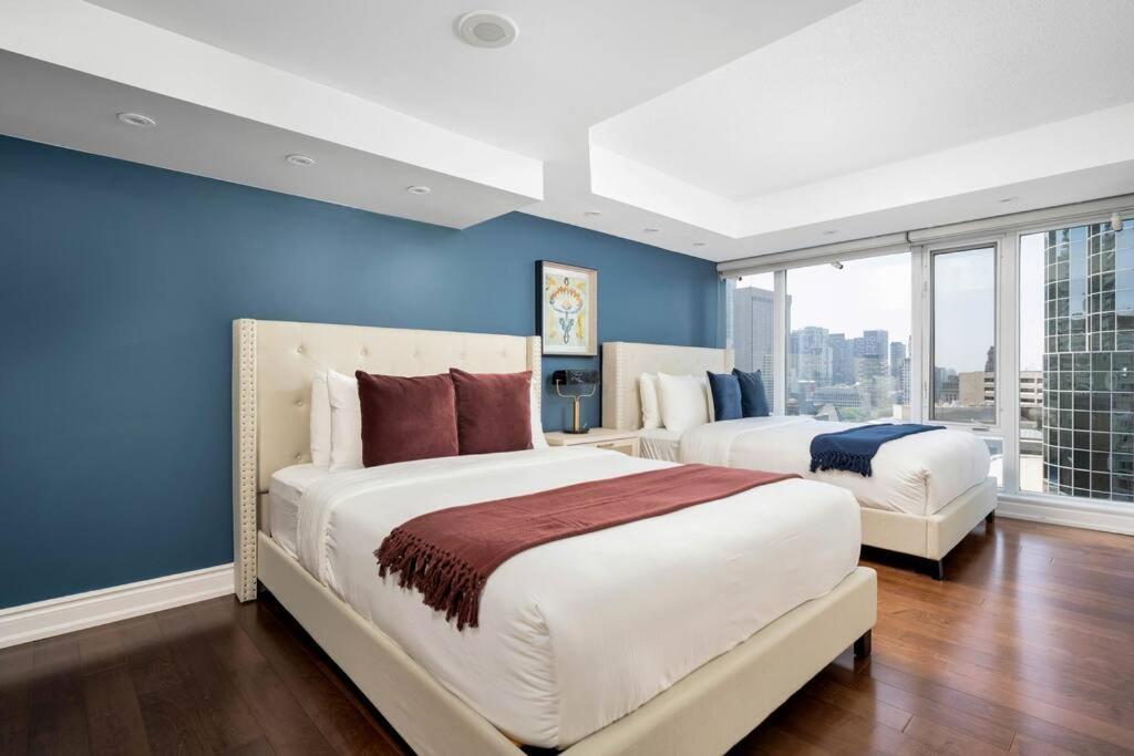 Centrally Located 2 Bd 2 Bth With Parking Apartment