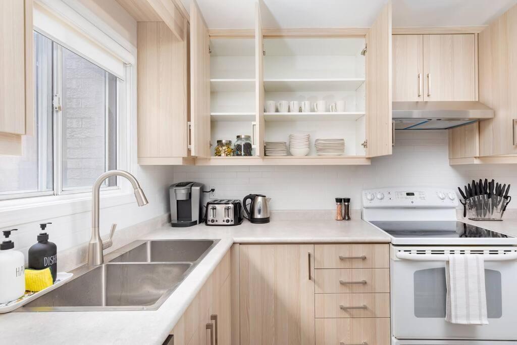 Charming 4 Bed With 2parking Apartment *