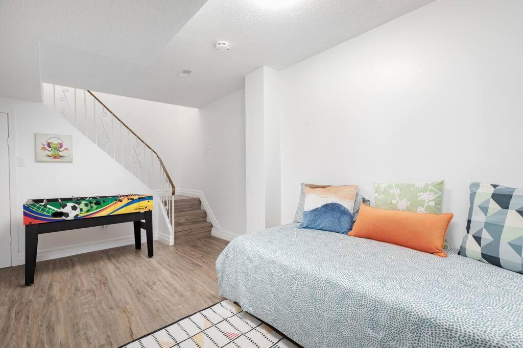 Charming 4 Bed With 2parking Apartment *