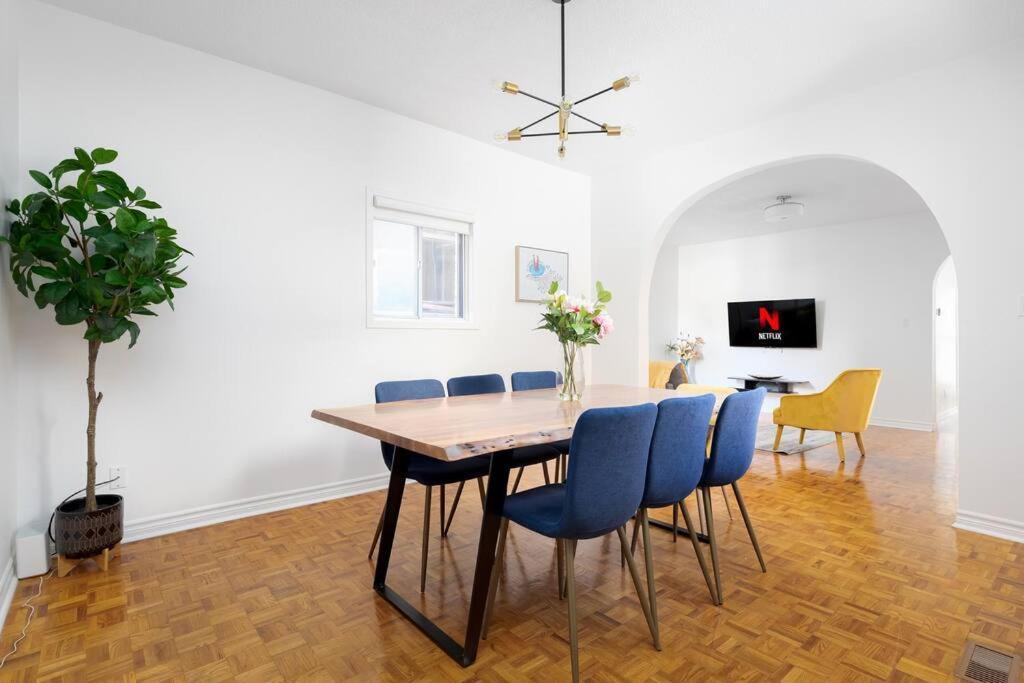 Charming 4 Bed With 2parking Apartment