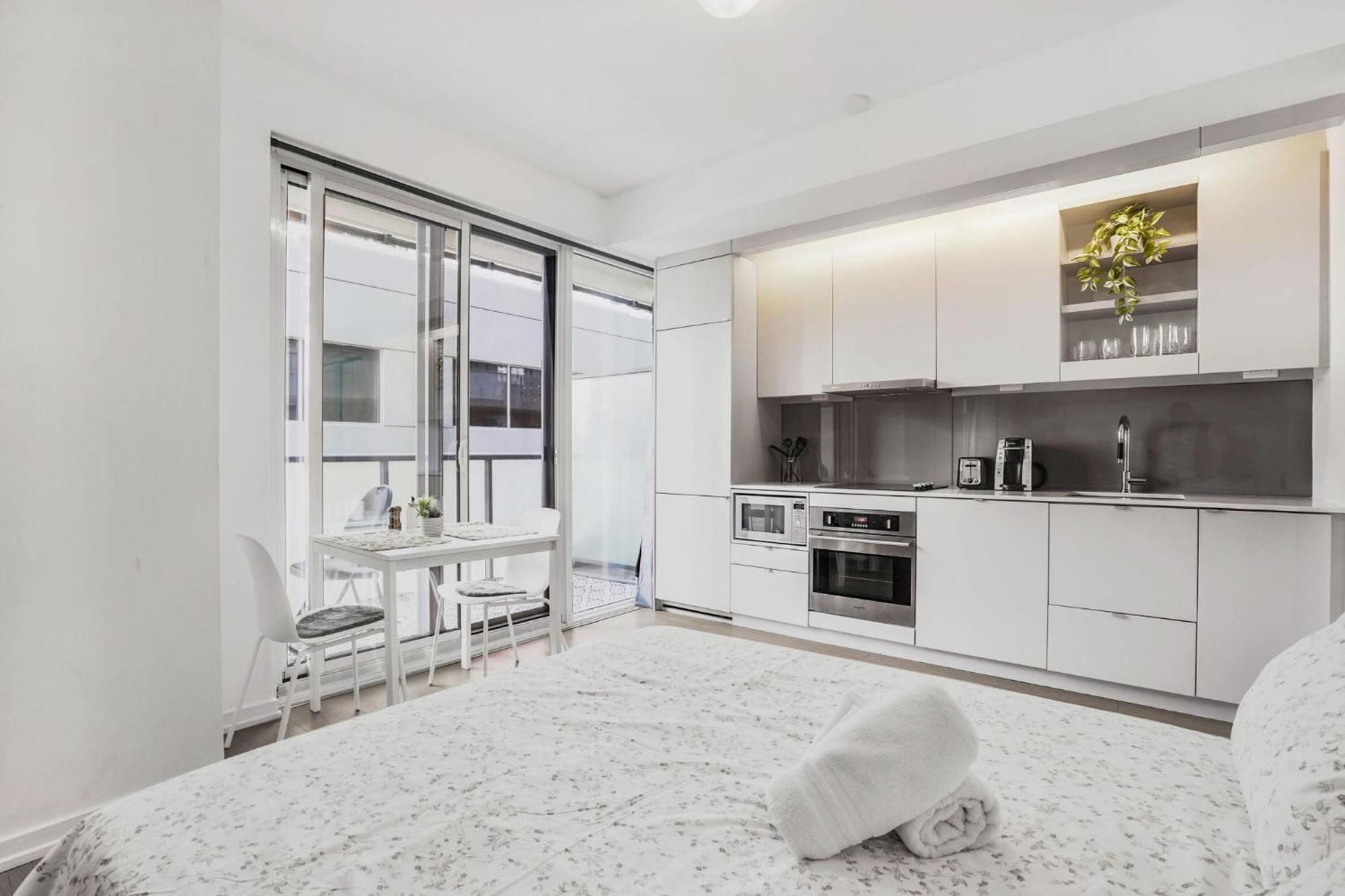 Apartment Toronto Luxe Suite - Location Score 10 - Easter Retreat