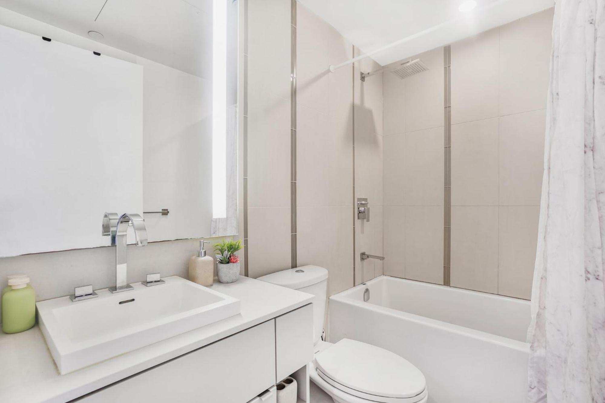 Apartment Toronto Luxe Suite - Location Score 10 - Easter Retreat Toronto