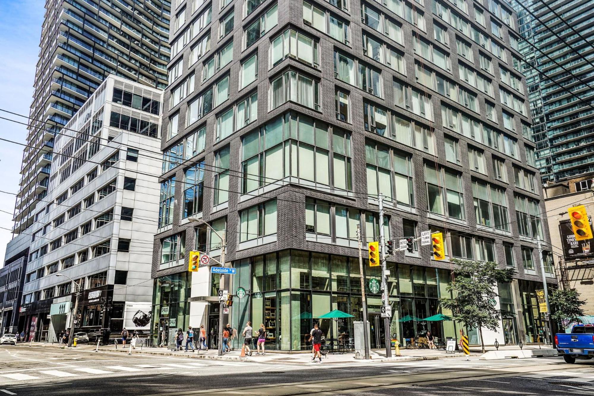 Toronto Luxe Suite - Location Score 10 - Easter Retreat Toronto
