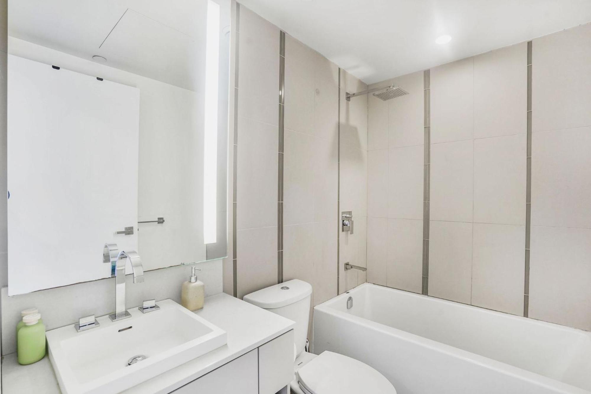 Toronto Luxe Suite - Location Score 10 - Easter Retreat Apartment Toronto