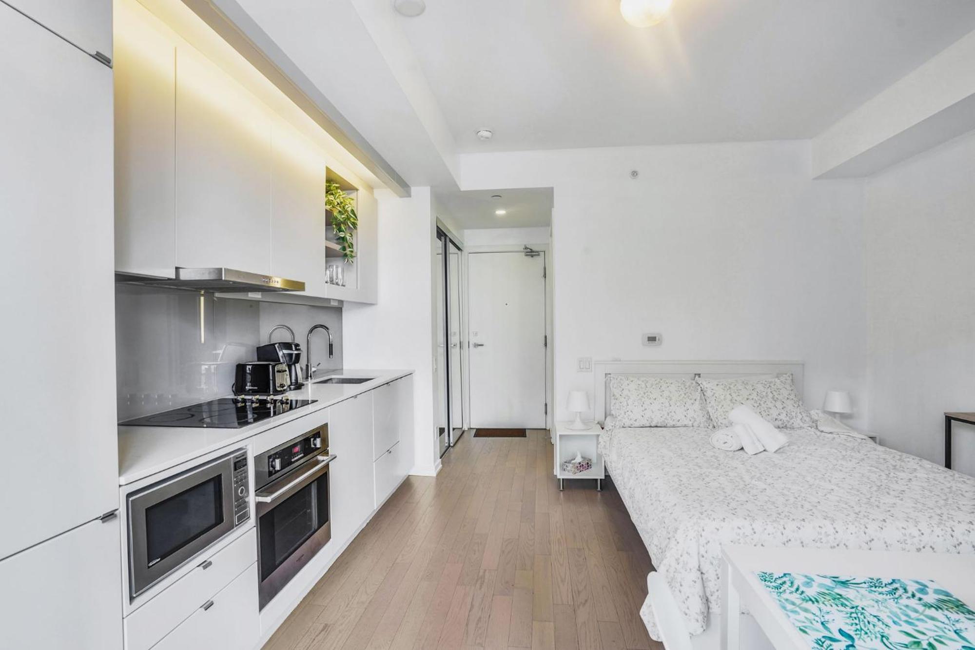 Toronto Luxe Suite - Location Score 10 - Easter Retreat *