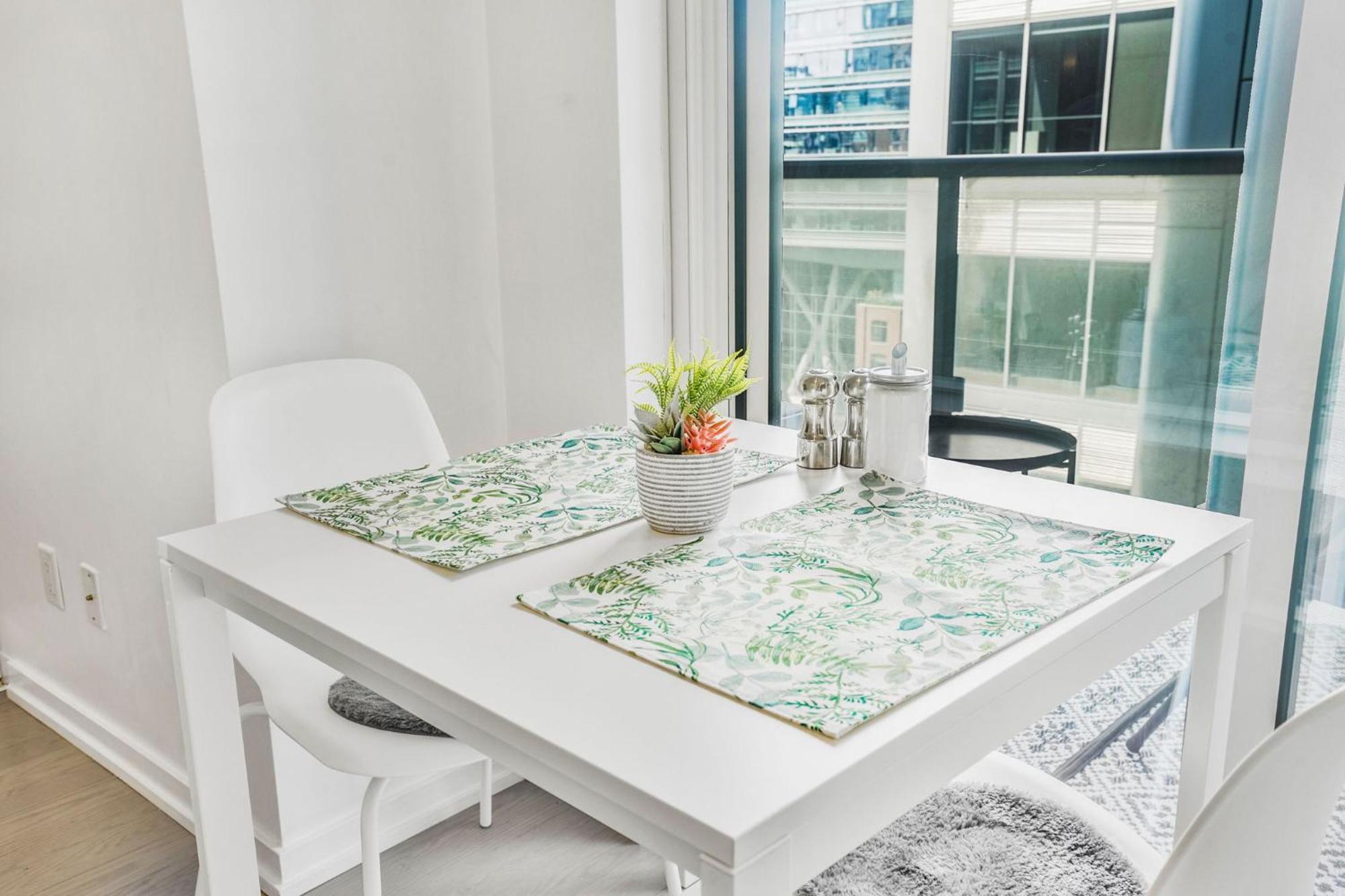 Toronto Luxe Suite - Location Score 10 - Easter Retreat Apartment