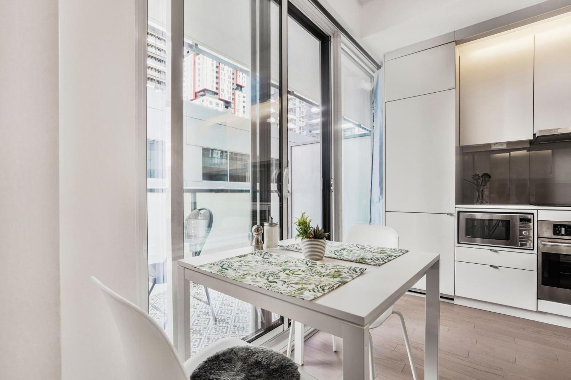 Toronto Luxe Suite - Location Score 10 - Easter Retreat Apartment Toronto