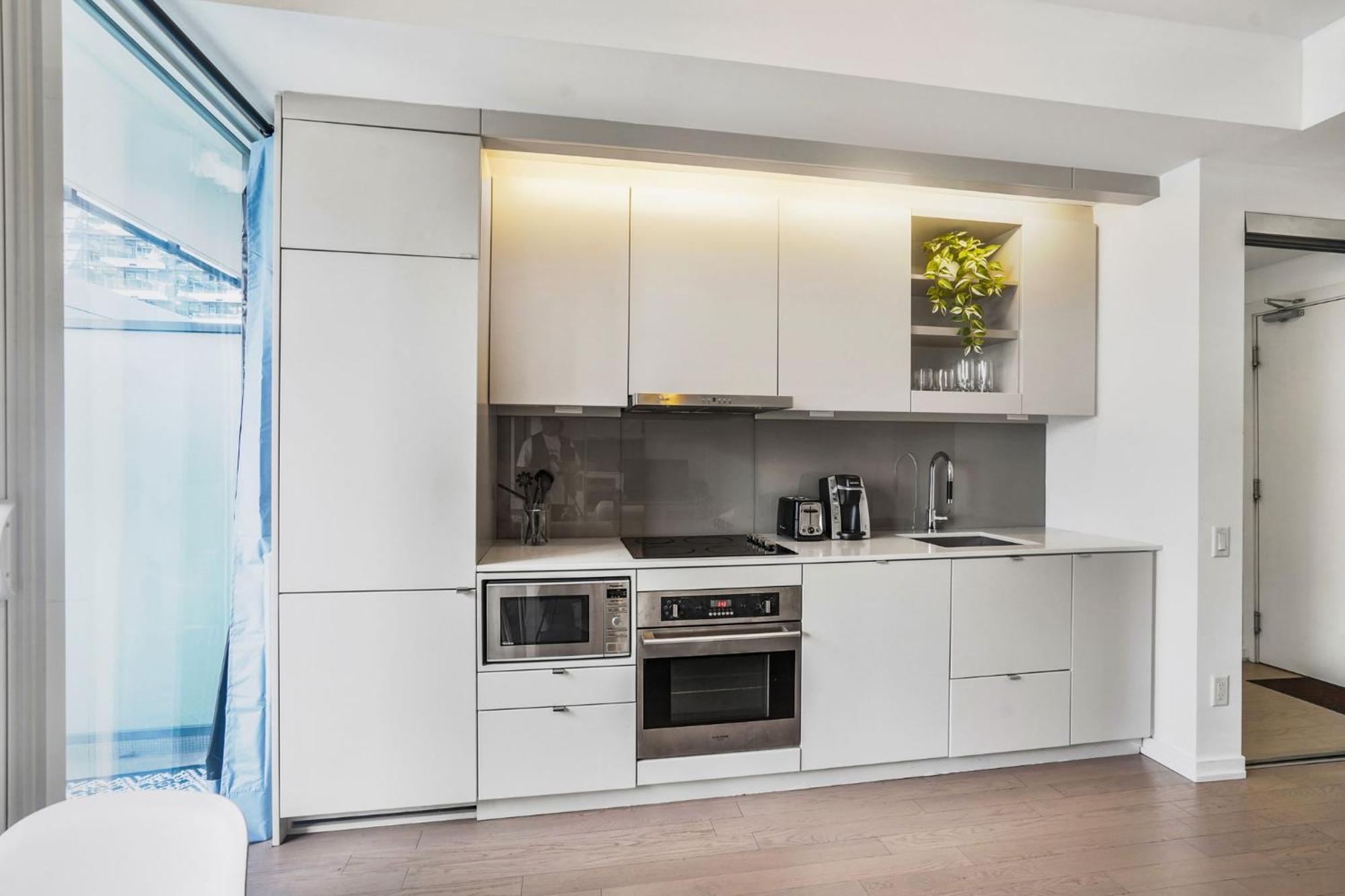 Toronto Luxe Suite - Location Score 10 - Easter Retreat *