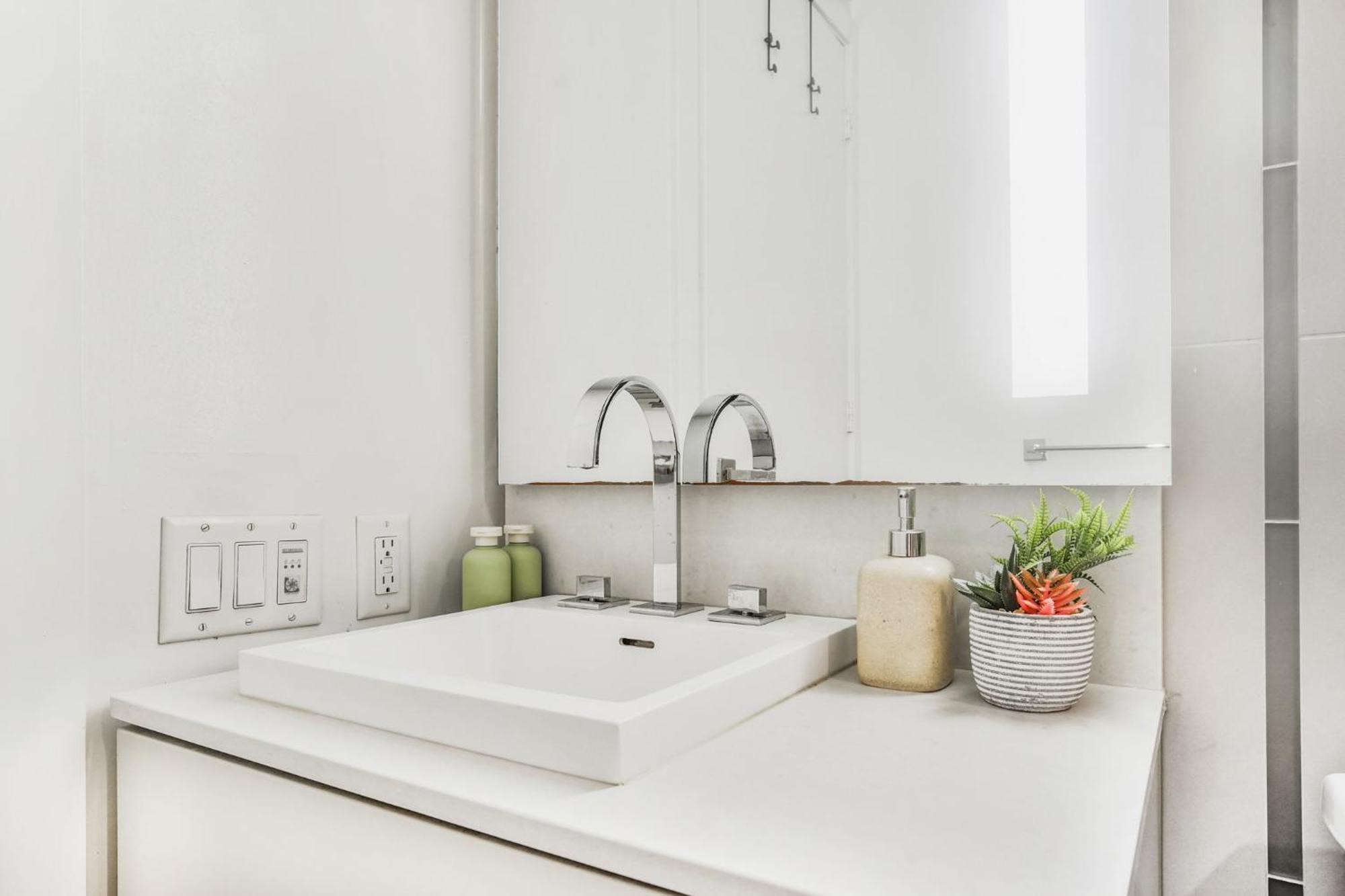 Toronto Luxe Suite - Location Score 10 - Easter Retreat Toronto