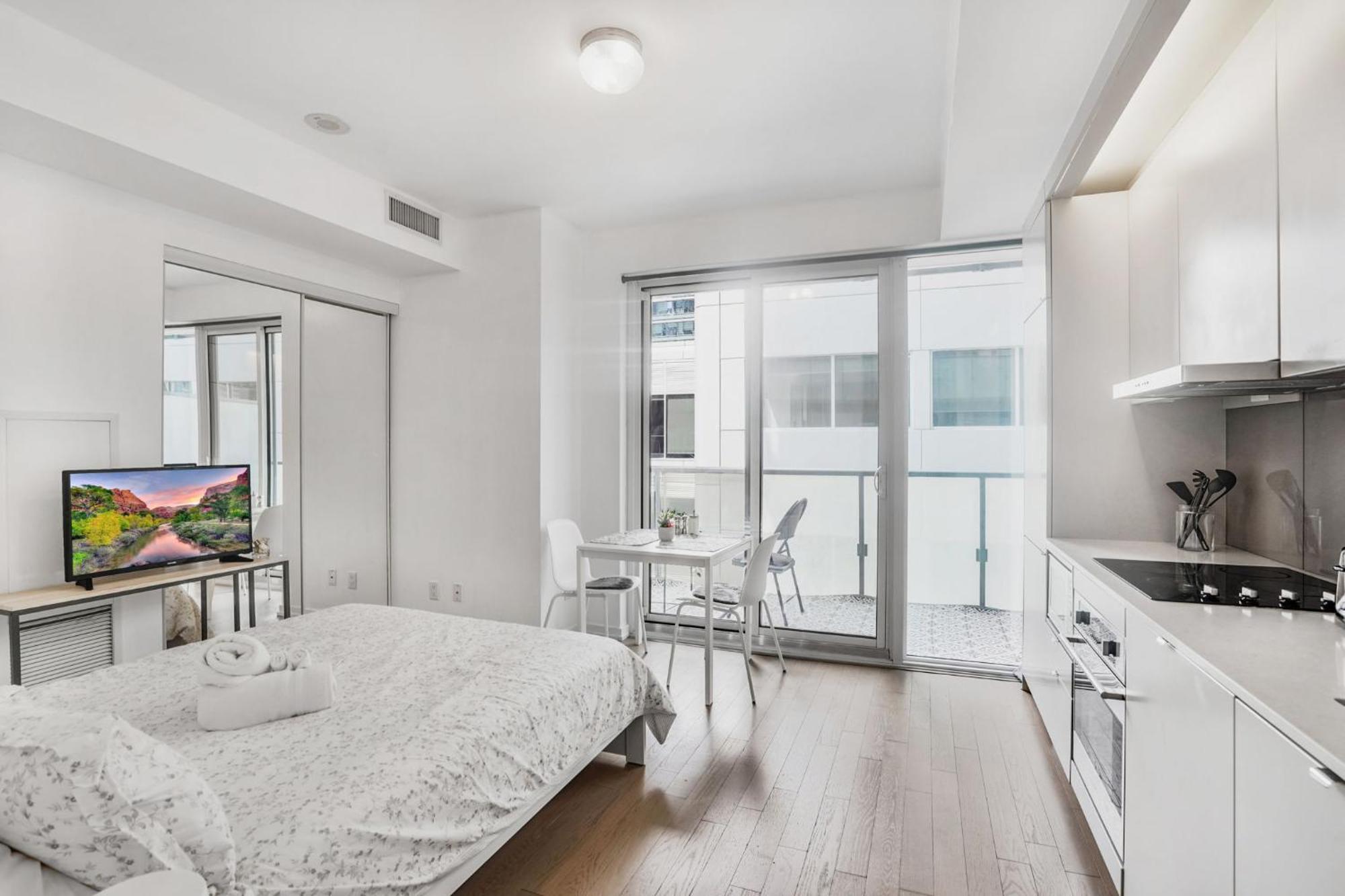 Toronto Luxe Suite - Location Score 10 - Easter Retreat Apartment *