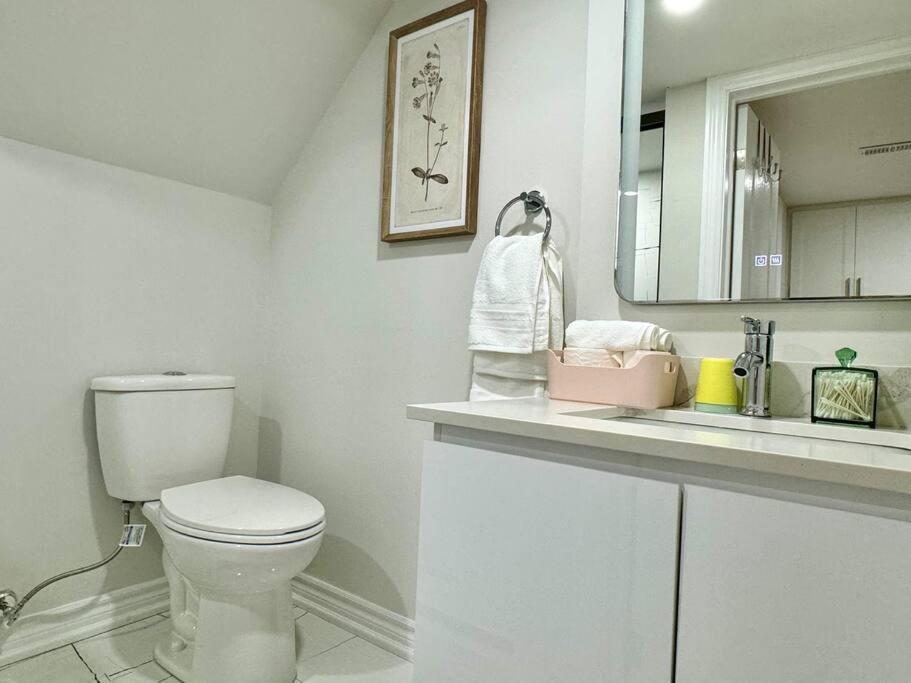Apartment Renovated - Private Entrance & Kitchen - 1 Bedroom *
