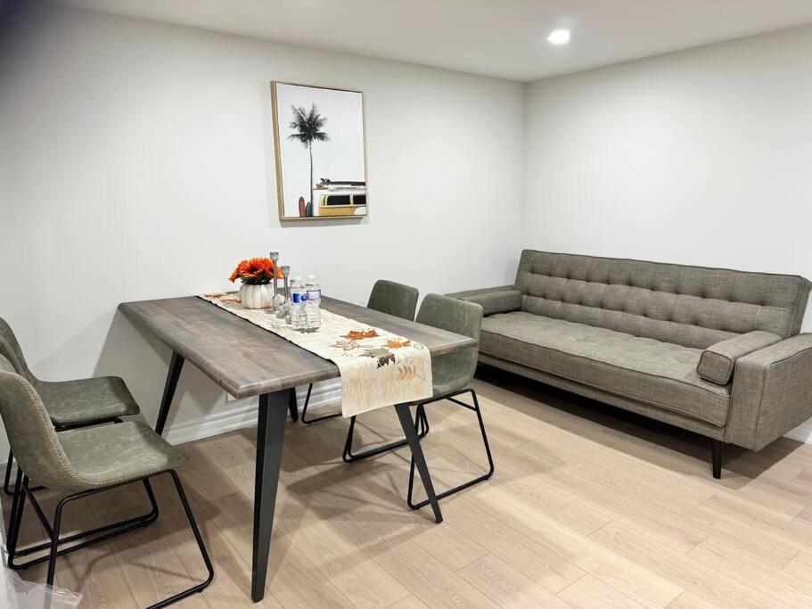Apartment Renovated - Private Entrance & Kitchen - 1 Bedroom Toronto