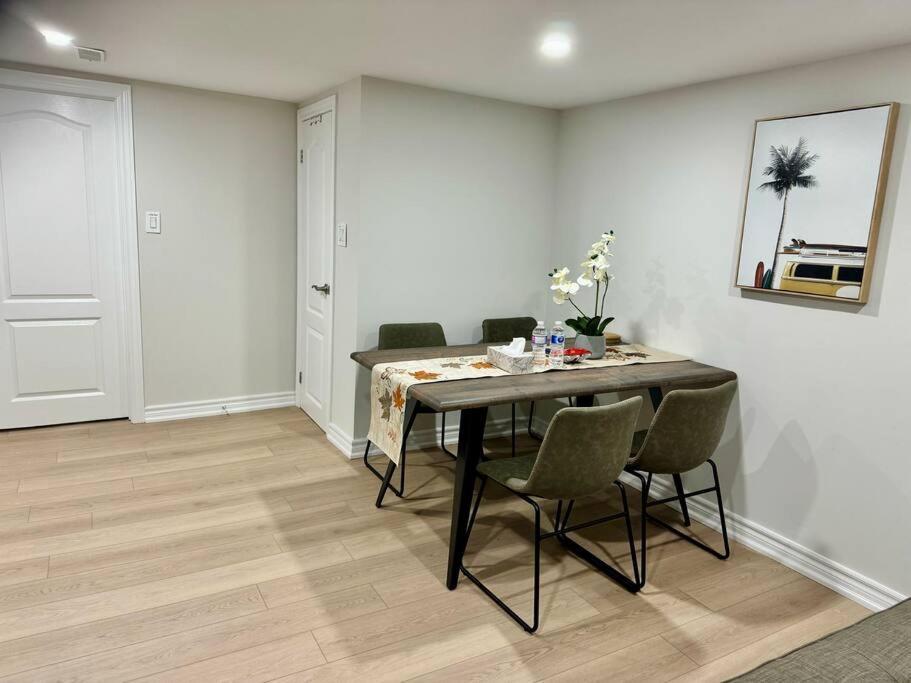 Renovated - Private Entrance & Kitchen - 1 Bedroom *