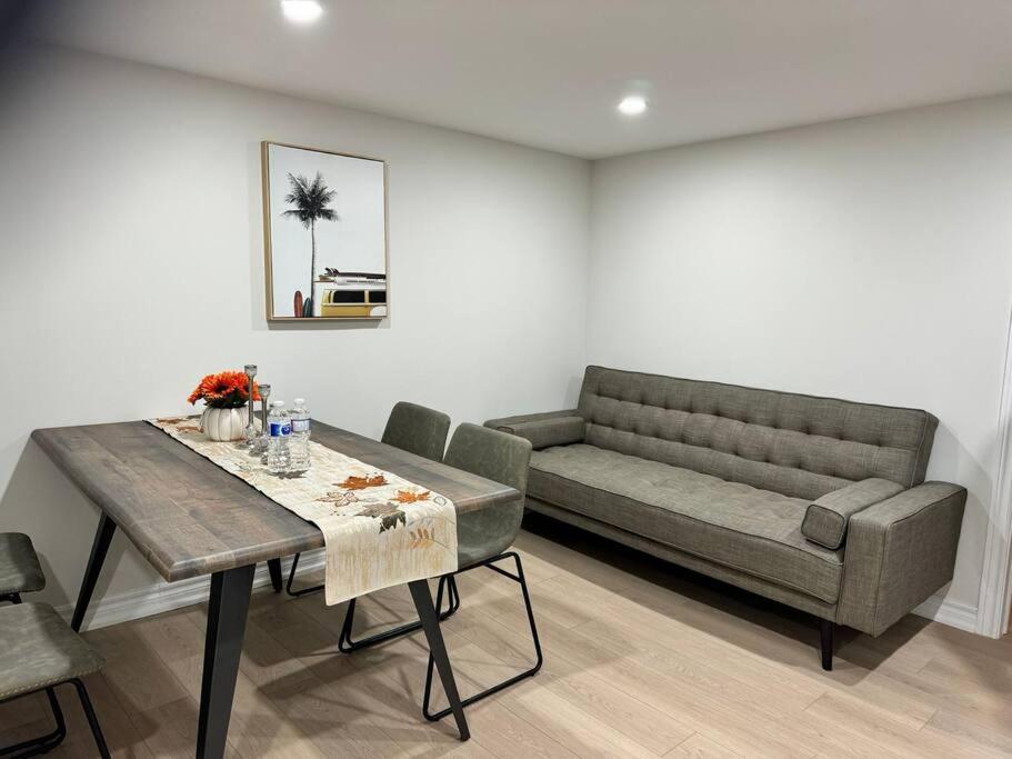 Renovated - Private Entrance & Kitchen - 1 Bedroom Toronto