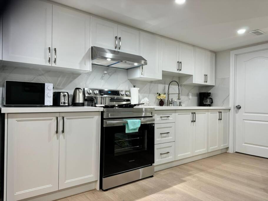 Apartment Renovated - Private Entrance & Kitchen - 1 Bedroom