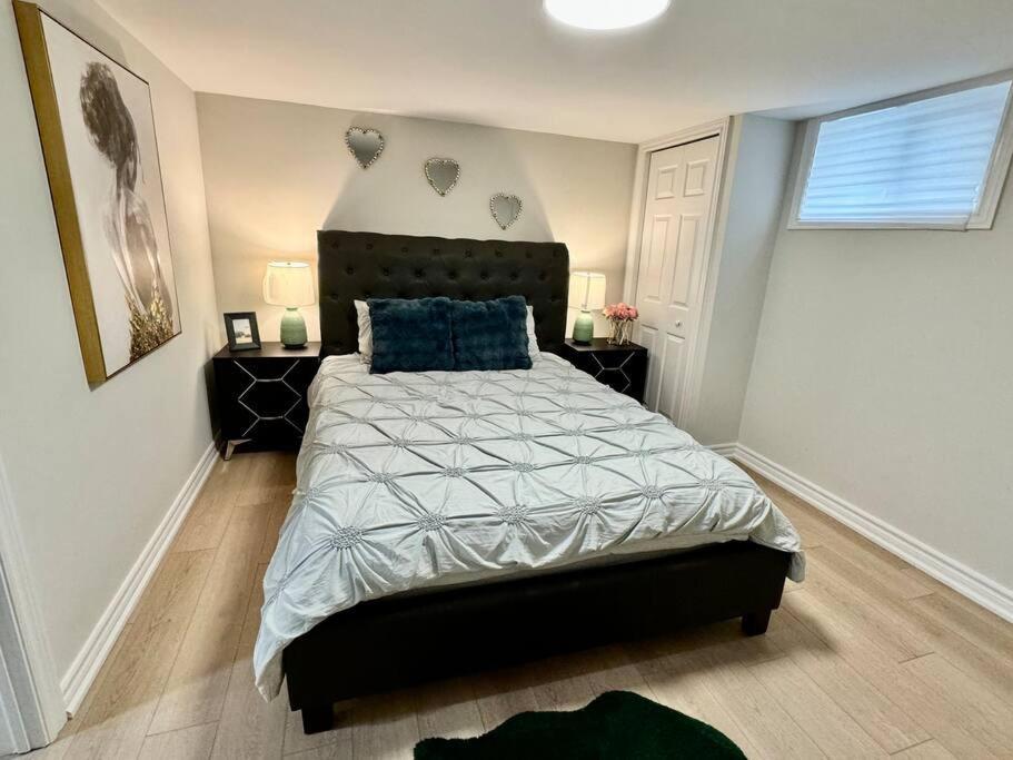 Renovated - Private Entrance & Kitchen - 1 Bedroom