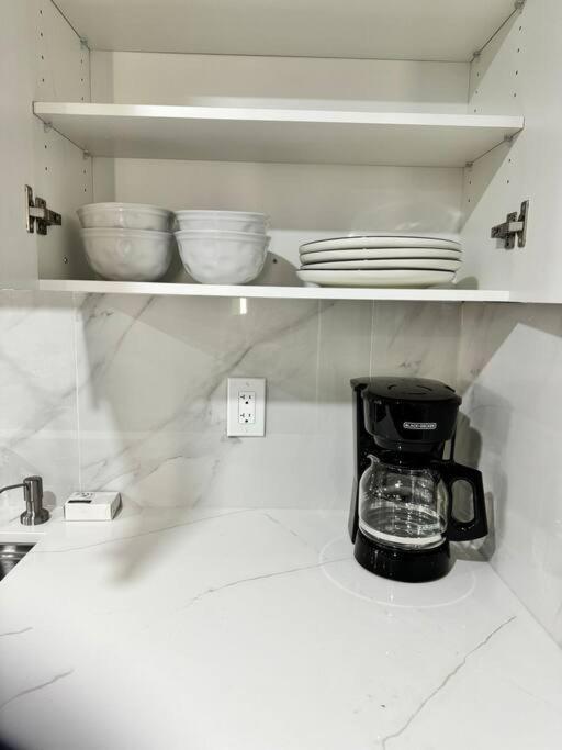 Apartment Renovated - Private Entrance & Kitchen - 1 Bedroom
